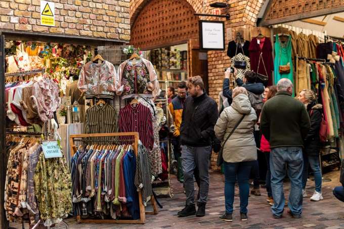 Join the 3 hour guided tour to colorful streets of London 