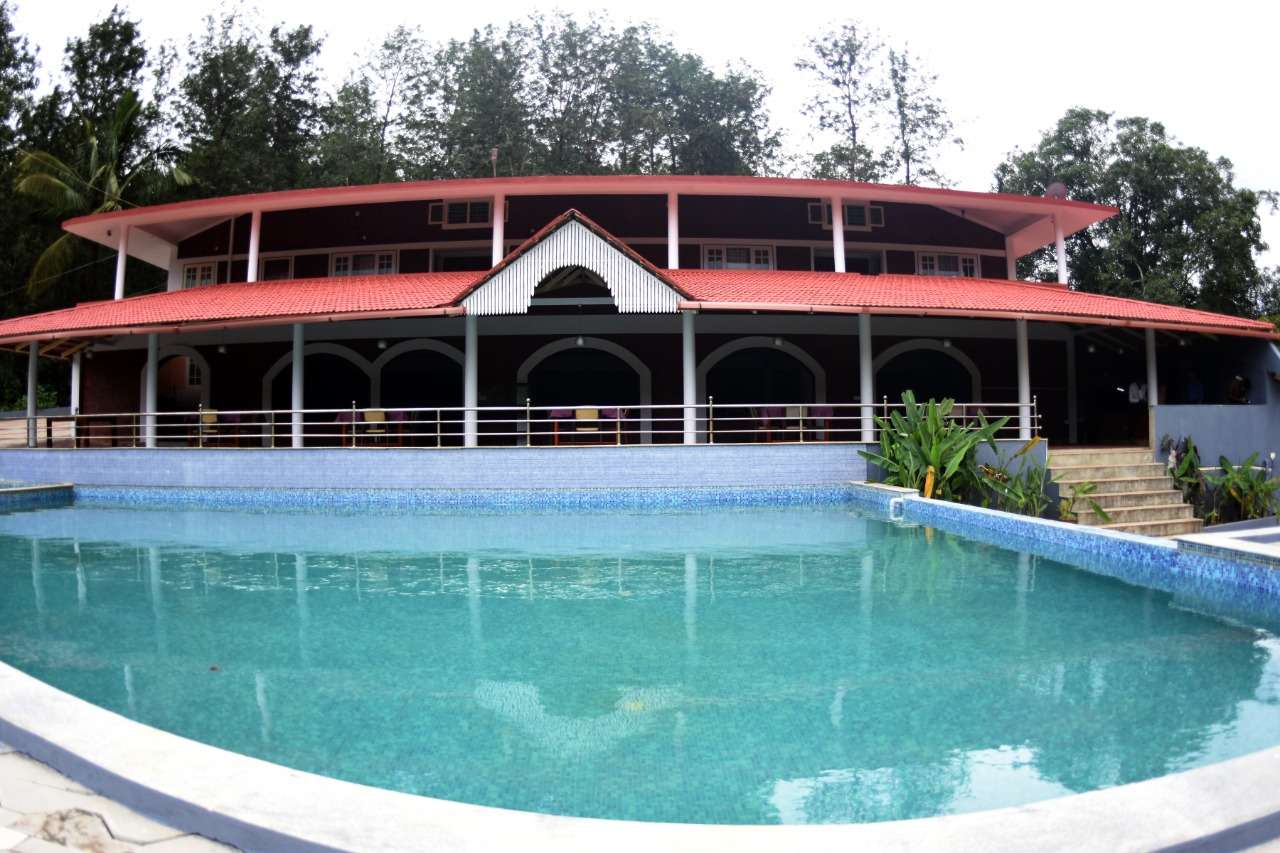 Homestay with Pool View