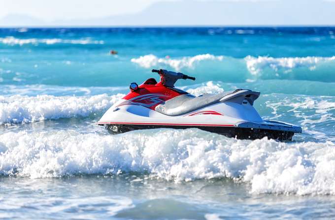 Enjoy a fun jet Ski activity at Oahu island