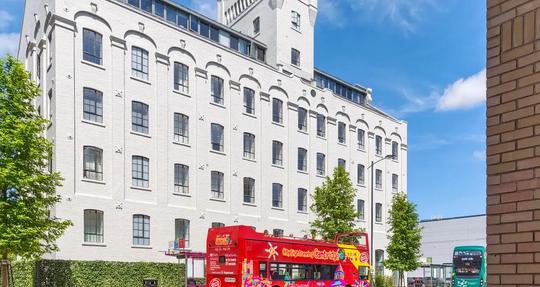 Cambridge Hop on Hop off Bus Image