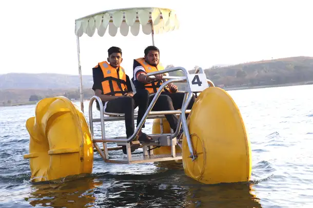 Float freely under open skies with your loved ones