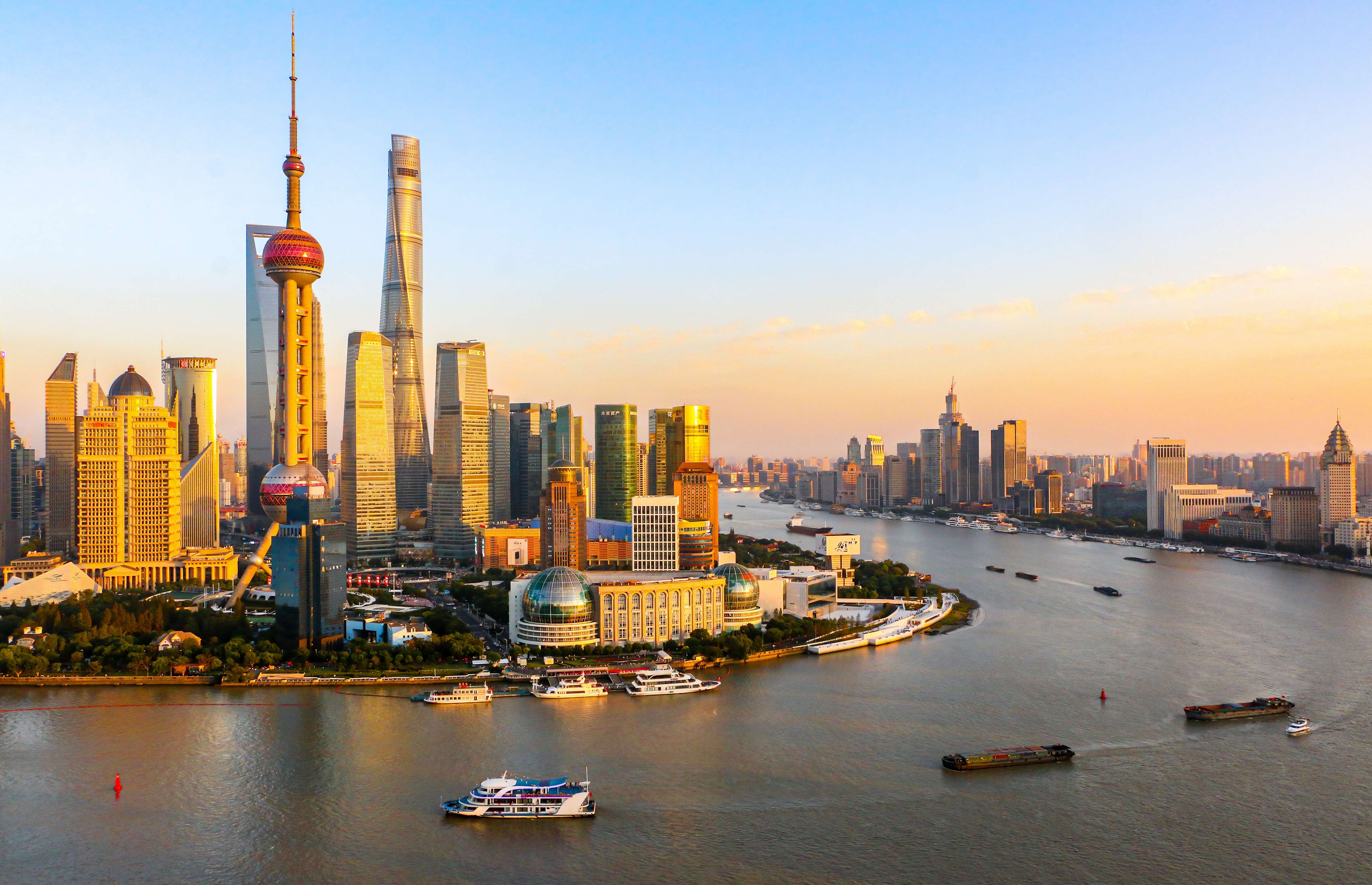 Explore the famous attractions of Shanghai on this tour