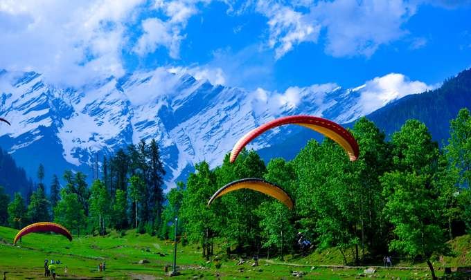 Paragliding in Solang Valley