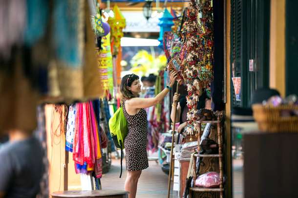 Enjoy a 2-hour guided market exploration tour in Trivandrum