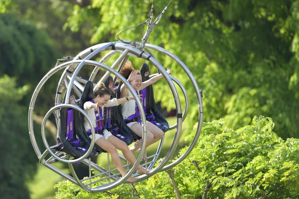 Catch a glimpse of iconic Singaporean landmarks