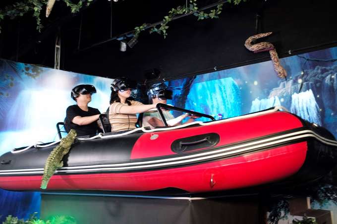 Raft across strong currents with virtual reality