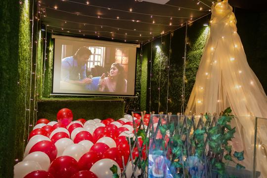 Candle Light Dinner In Mumbai With Movie Screening  Image