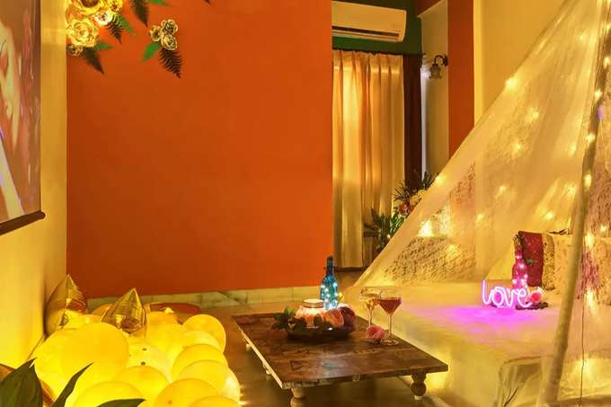 Book your Private Cabana Candlelight with Movie in Jaipur