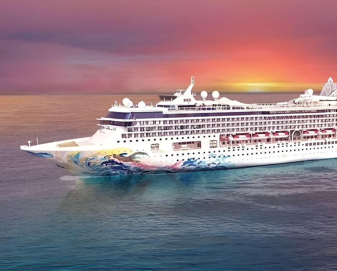 Discover India’s finest with Resorts World One unique cruise experience.