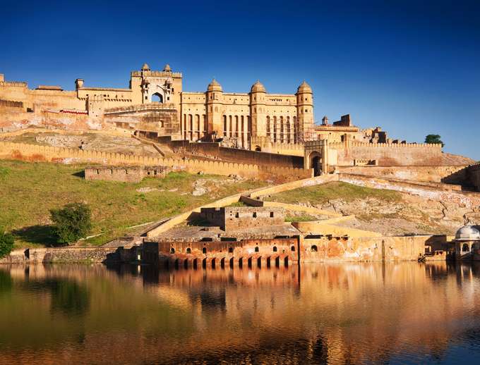 Admire the grandeur of Amer Fort, one of the most iconic forts in Jaipur