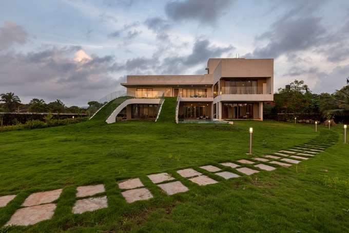 Aerial view with entrance of the villa