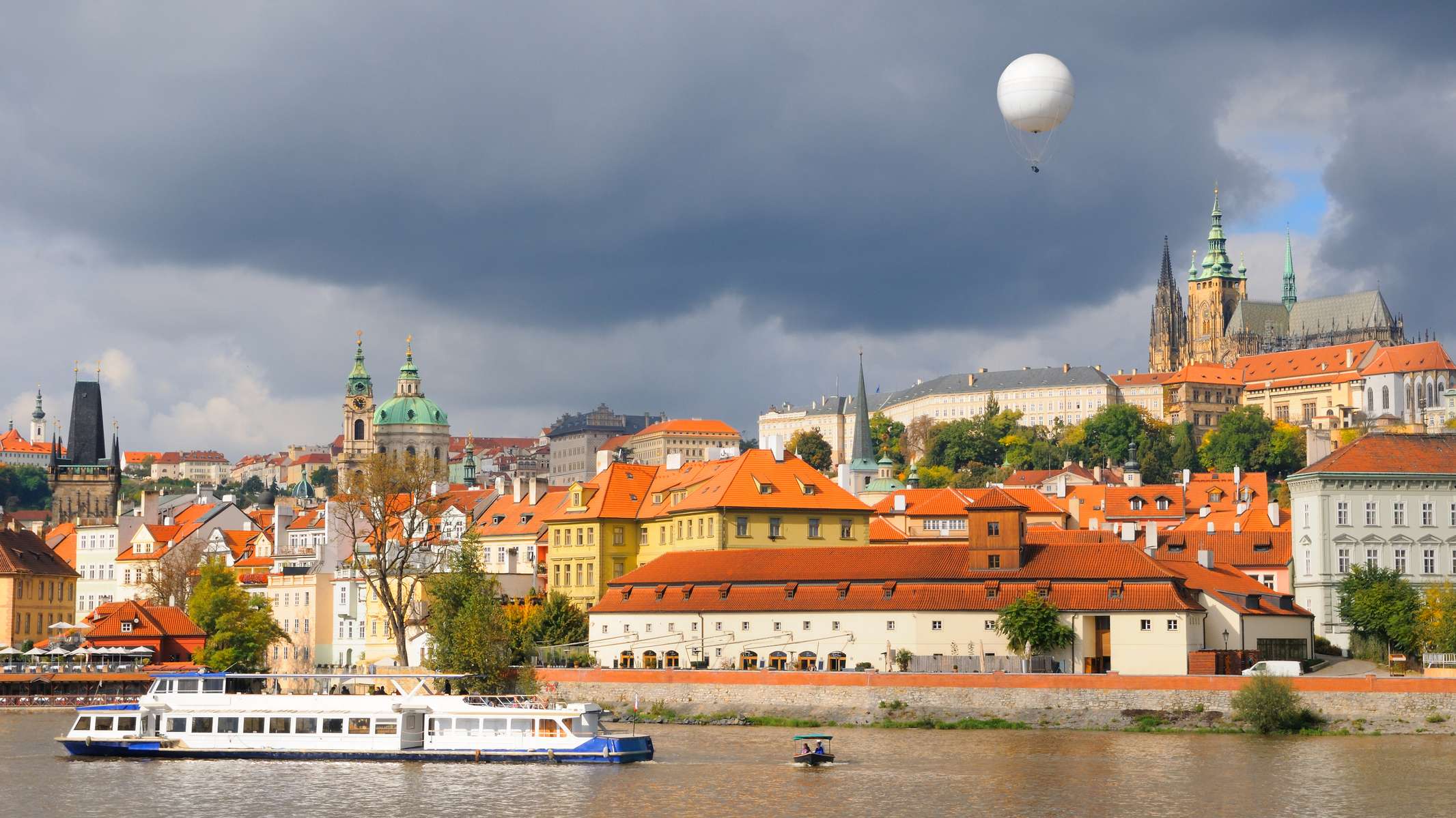 Prague Boat Ride and Zoo Ticket Image
