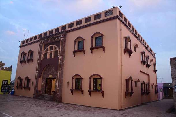 L166txwux5fq4v5pl2hi9eq4twav zamindar haveli 1487141440