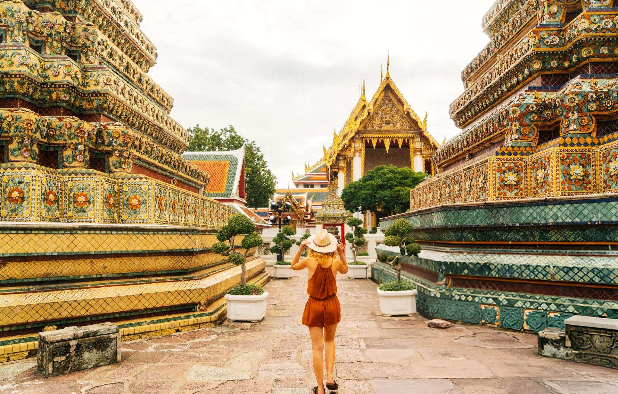 Admire the golden beauty of Wat Pho’s Reclining Buddha