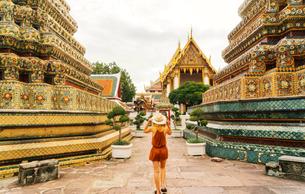 Admire the golden beauty of Wat Pho’s Reclining Buddha