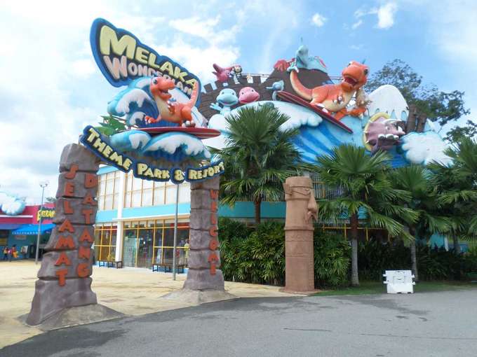 A great joyous time awaits your friends and family at Melaka Wonderland Theme Park