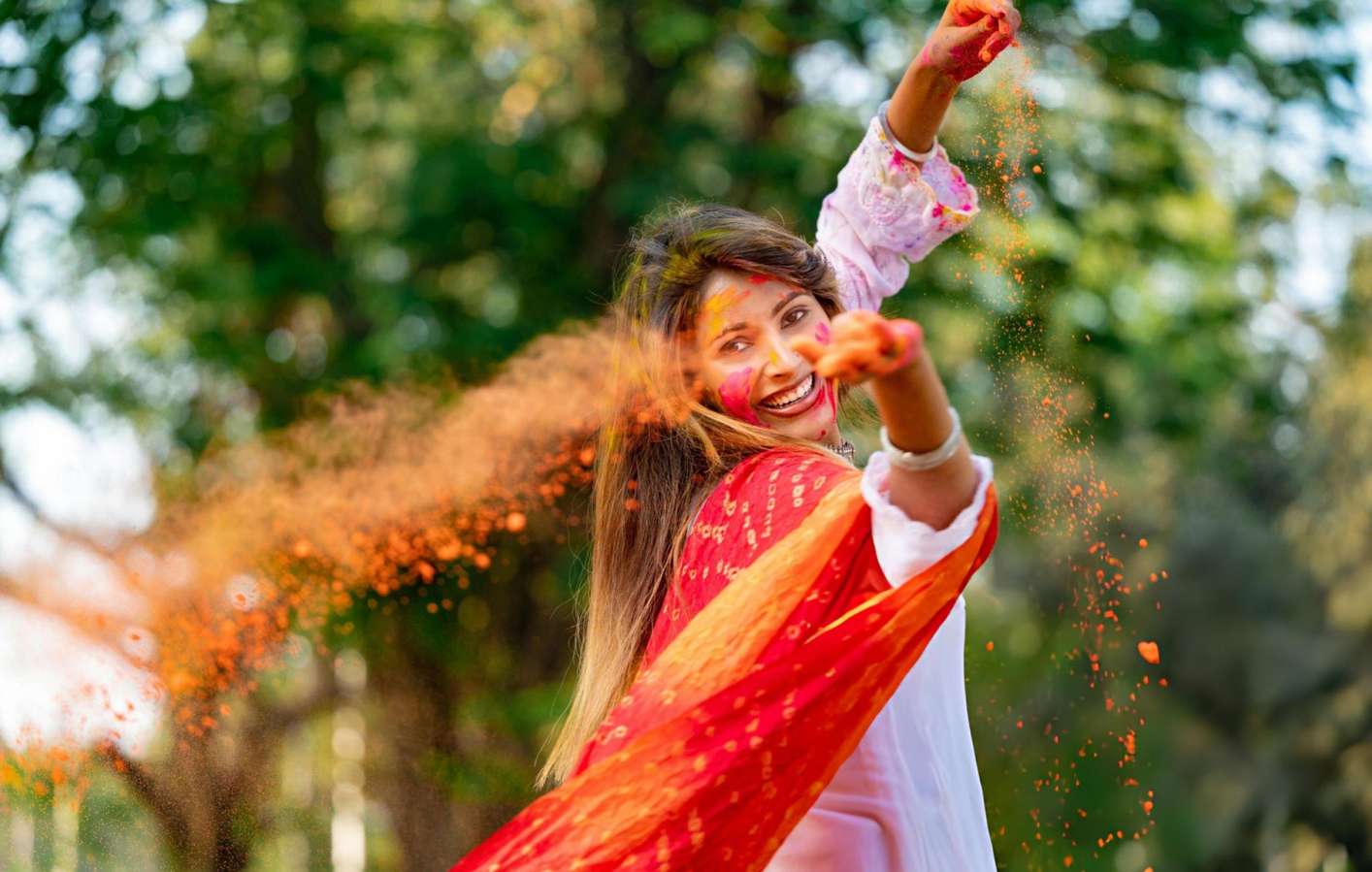 Dive into a vibrant Holi celebration at Mugabu Retreat with organic colours and lively music