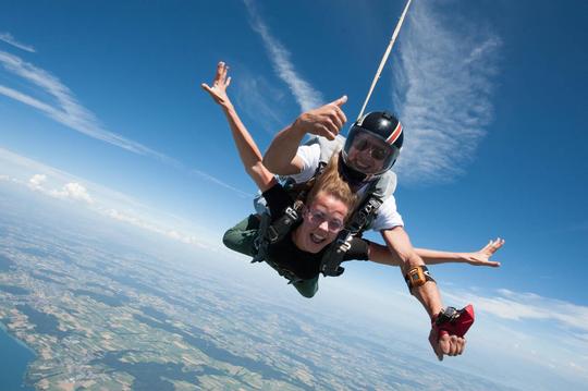 Skydiving in New Castle Image