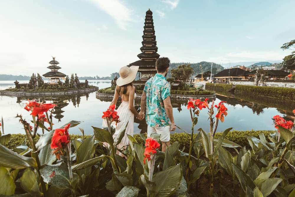 Couple at Pura Ulun Danu Beratan Temple