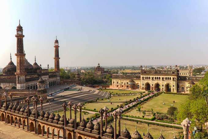 Go on a 3 hour walking tour of Bara Imambara in Lucknow