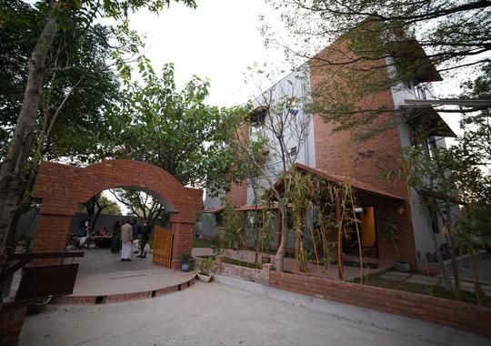 Brown Town Resort Image