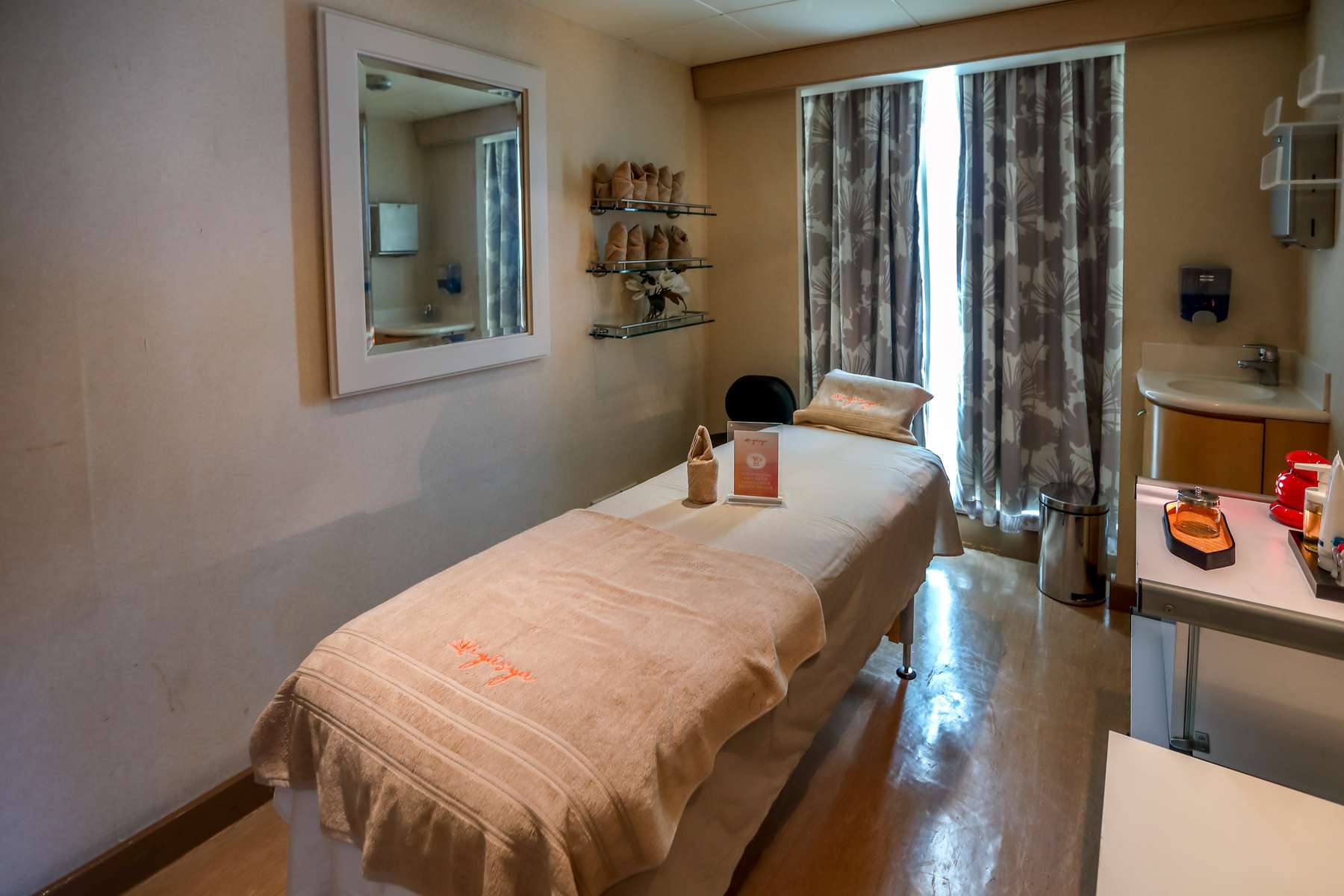 Cordelia Cruise | Mumbai-At Sea-Goa Image