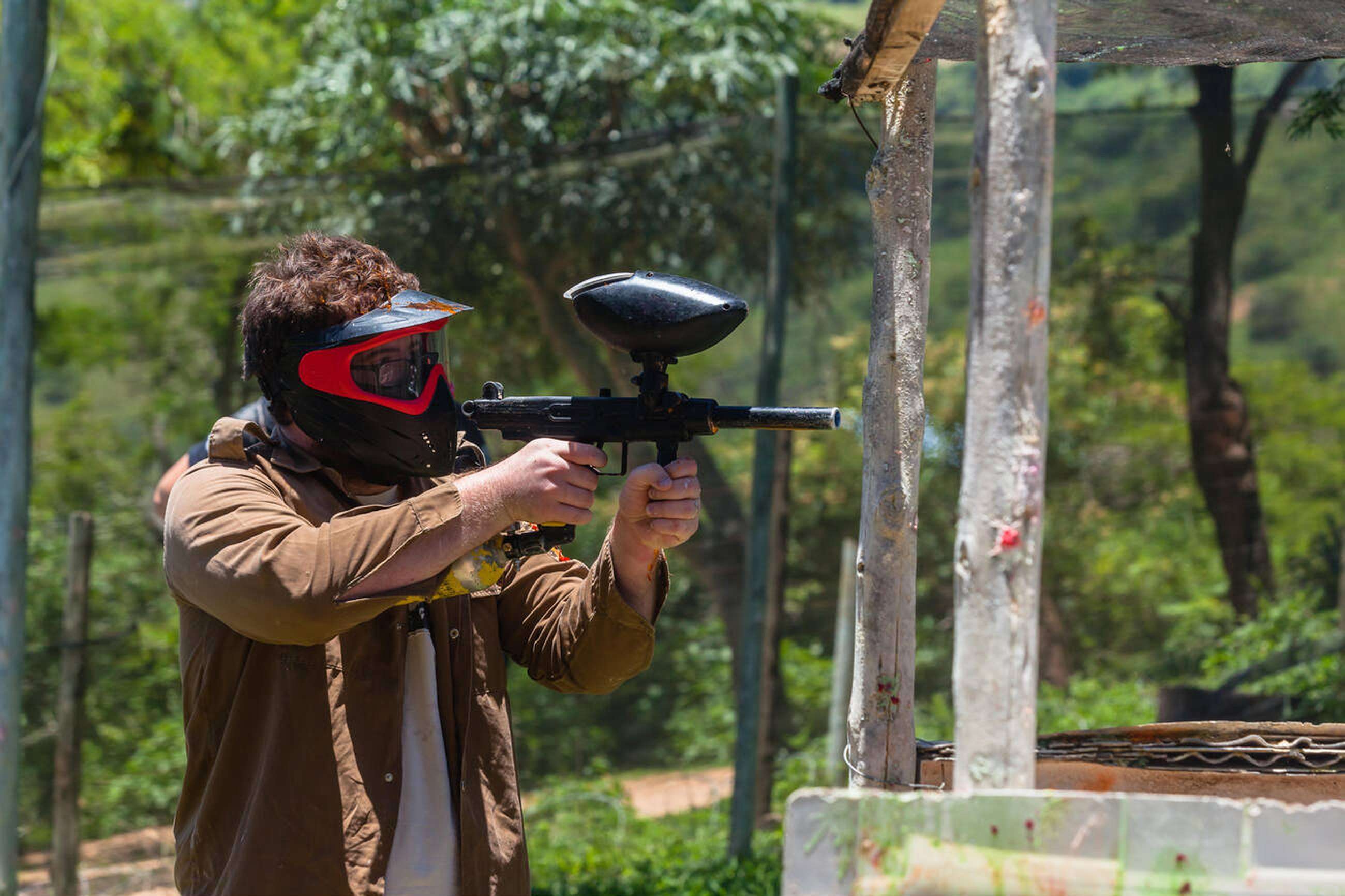 Dodge the colors and dive into a thrilling paintball battle