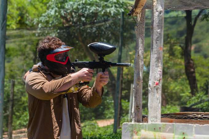 Dodge the colors and dive into a thrilling paintball battle