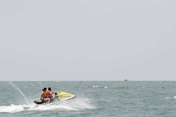 Go for a jet ski boat ride in Mumbai