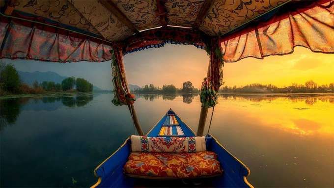 Explore the vibrant culture and stunning natural beauty of Srinagar