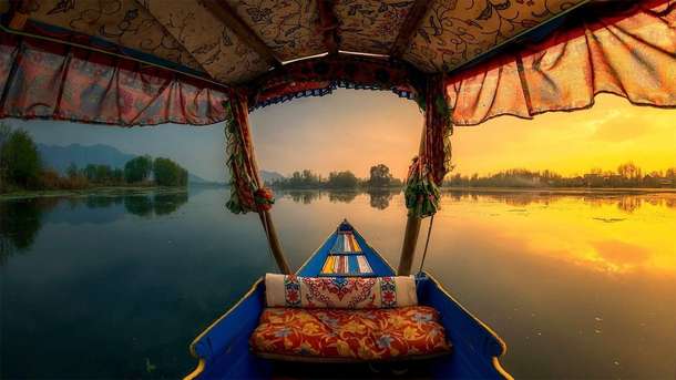 Explore the vibrant culture and stunning natural beauty of Srinagar