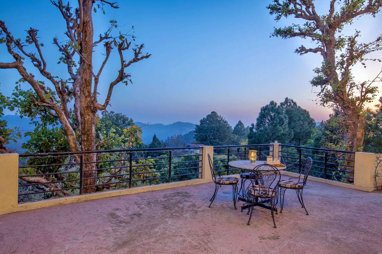 A Quiet Hideaway amidst Scenic Mountains in Lansdowne Image