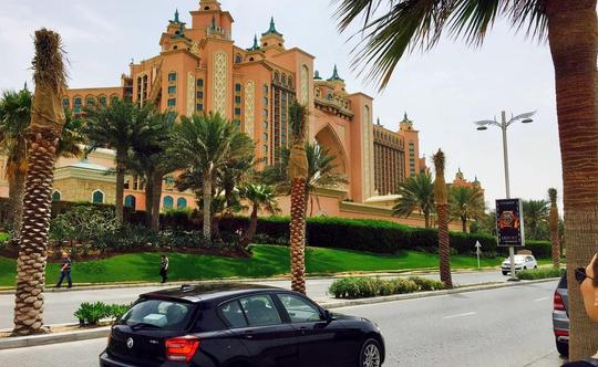 Dubai Airport Transfers Sharing Pickup Image