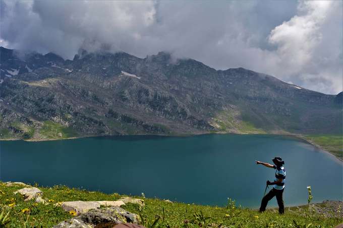 Walk among the clouds as you admire beautiful lakes on the Tarsar Marsar trek