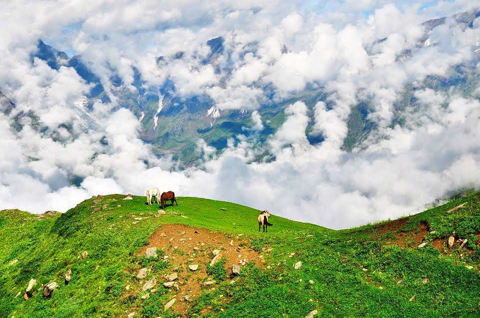Saurkundi Pass Trek Image