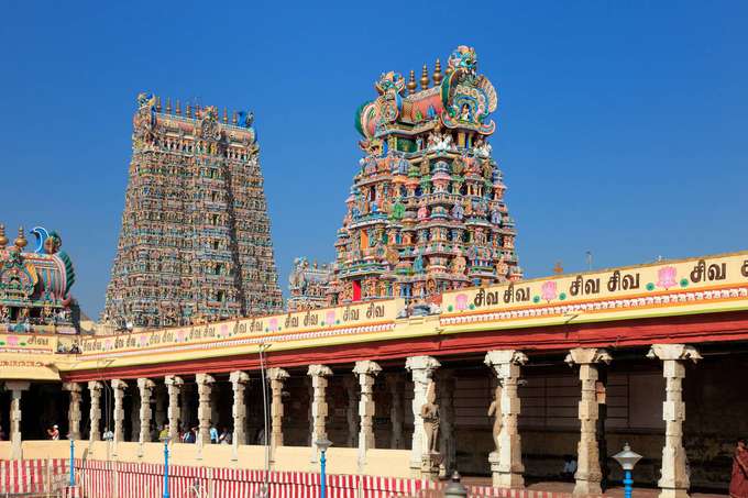 Go on a walking tour for 2 hours in Madurai 