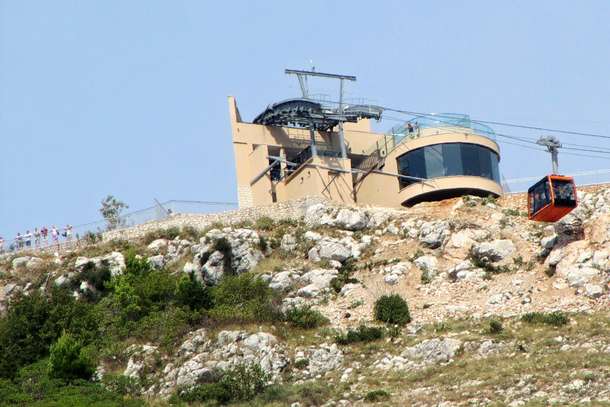 Napw7w984u8goj8j3pnja48fauo2 1476171155 cable car station  dubrovnik  croatia