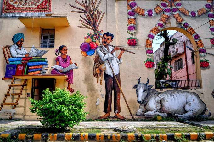 Go for a 3-hour Delhi Street Art Tour and explore the beautiful arts on Delhi's street