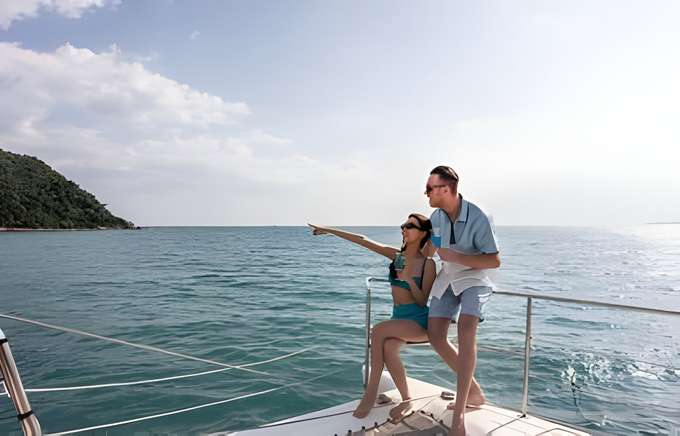 Half-Day Catamaran Cruise in Santorini with Meal & Open Bar