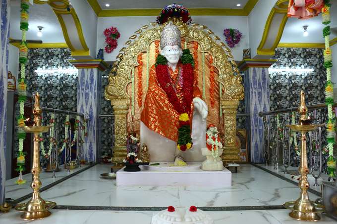 Pay your respects at the famous Sai Baba Temple in Shirdi