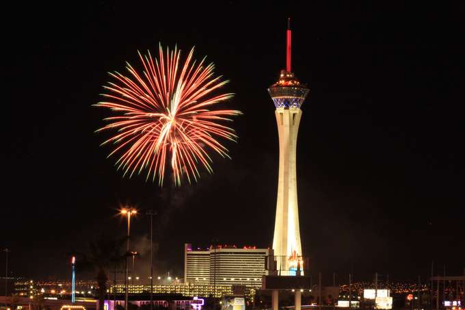 Visit the tallest freestanding tower in USA, and see the amazing night sky of the city