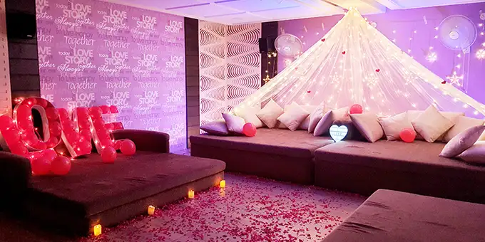 Enjoy a romantic movie screening with your partner