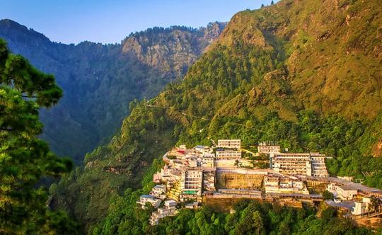 Vaishnodevi Tour Package With Patnitop And Pahalgam Image