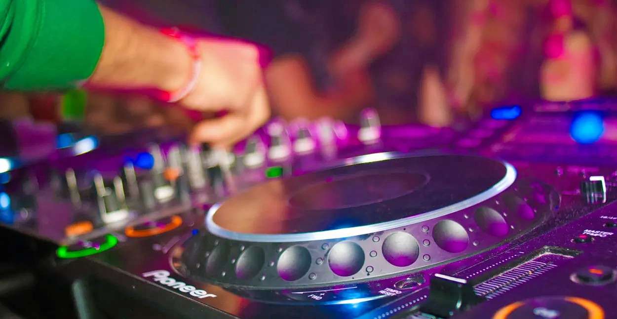 Berlin Pub Crawl Tour Image