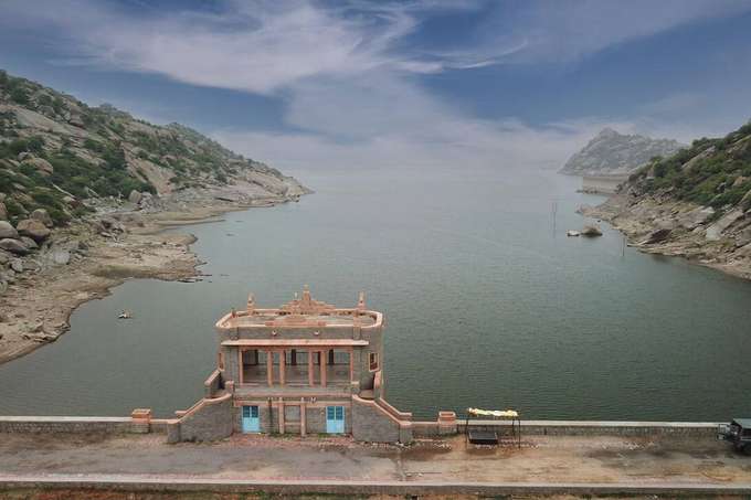 Explore Jawai Dam on a 2-hour jeep safari with stunning views and wildlife