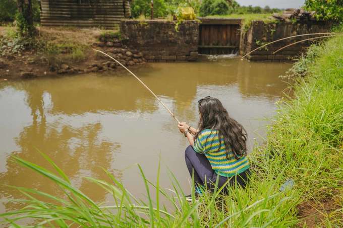 Try your hands at fishing on fishing and crab cooking experience in Goa