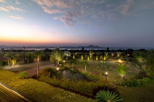 A Luxurious Villa On Backwater Of Gangapur Dam, Nashik Image