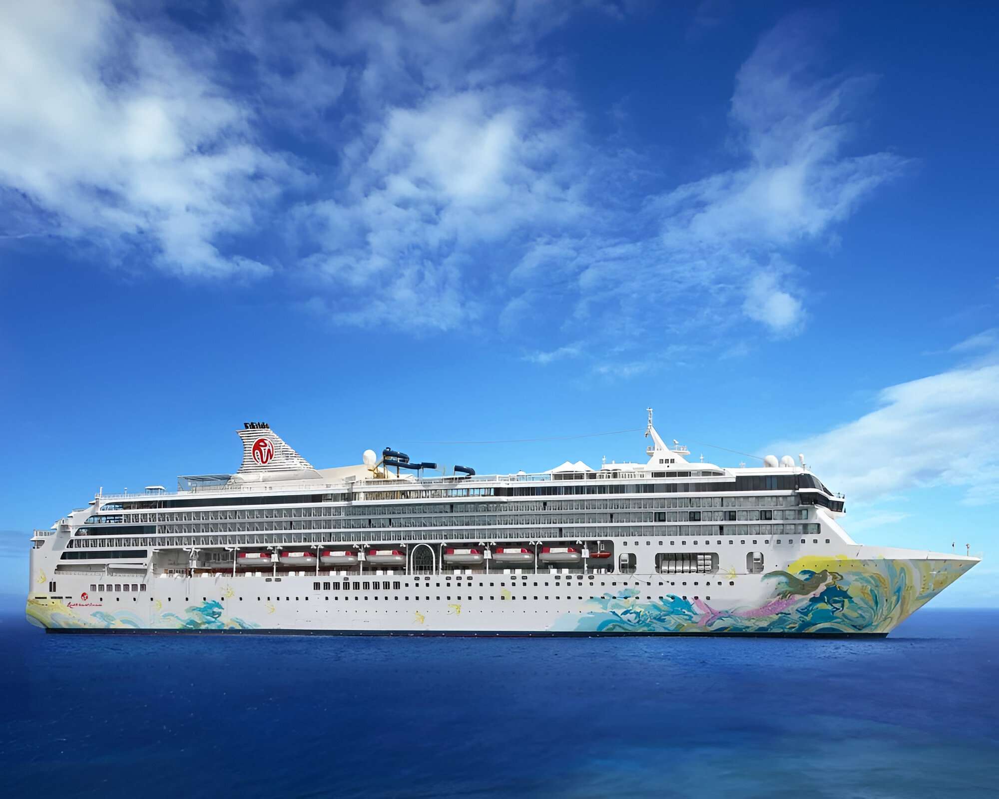 Resort World One Cruise crossing the Arabian Gulf