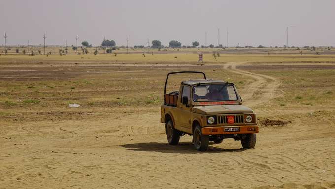 Enjoy the amazing jeep ride in the vastness of Thar desert