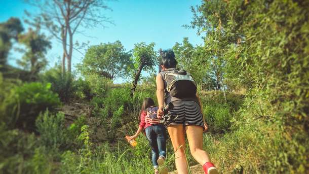 Op9ydwbisly9vb0woz5w8afkfu78 women hiking in mountain woods